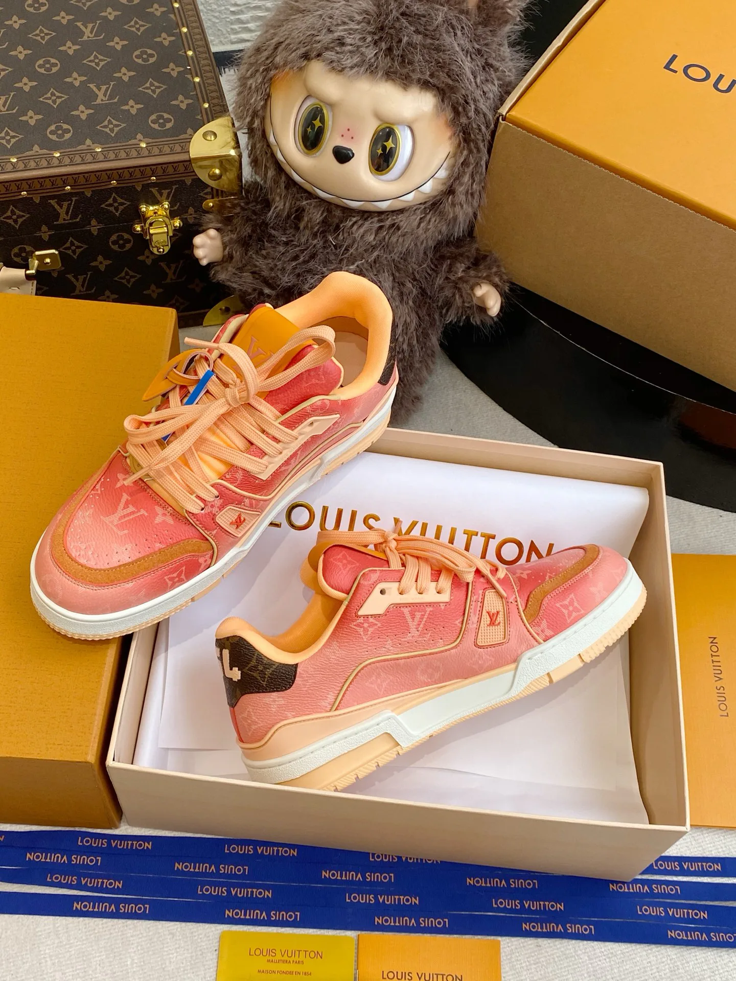 Кроссовки Женские Louis Vuitton 11679376