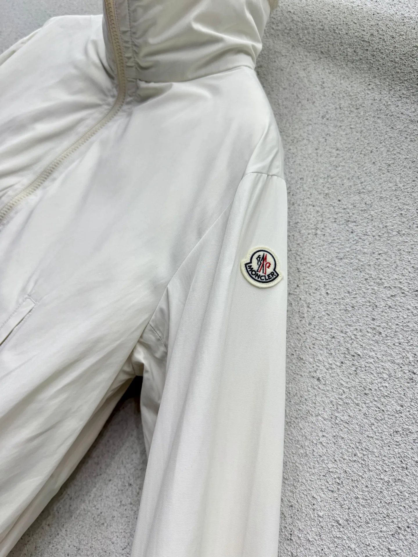 Куртки И Пуховики Женские Moncler 19057909