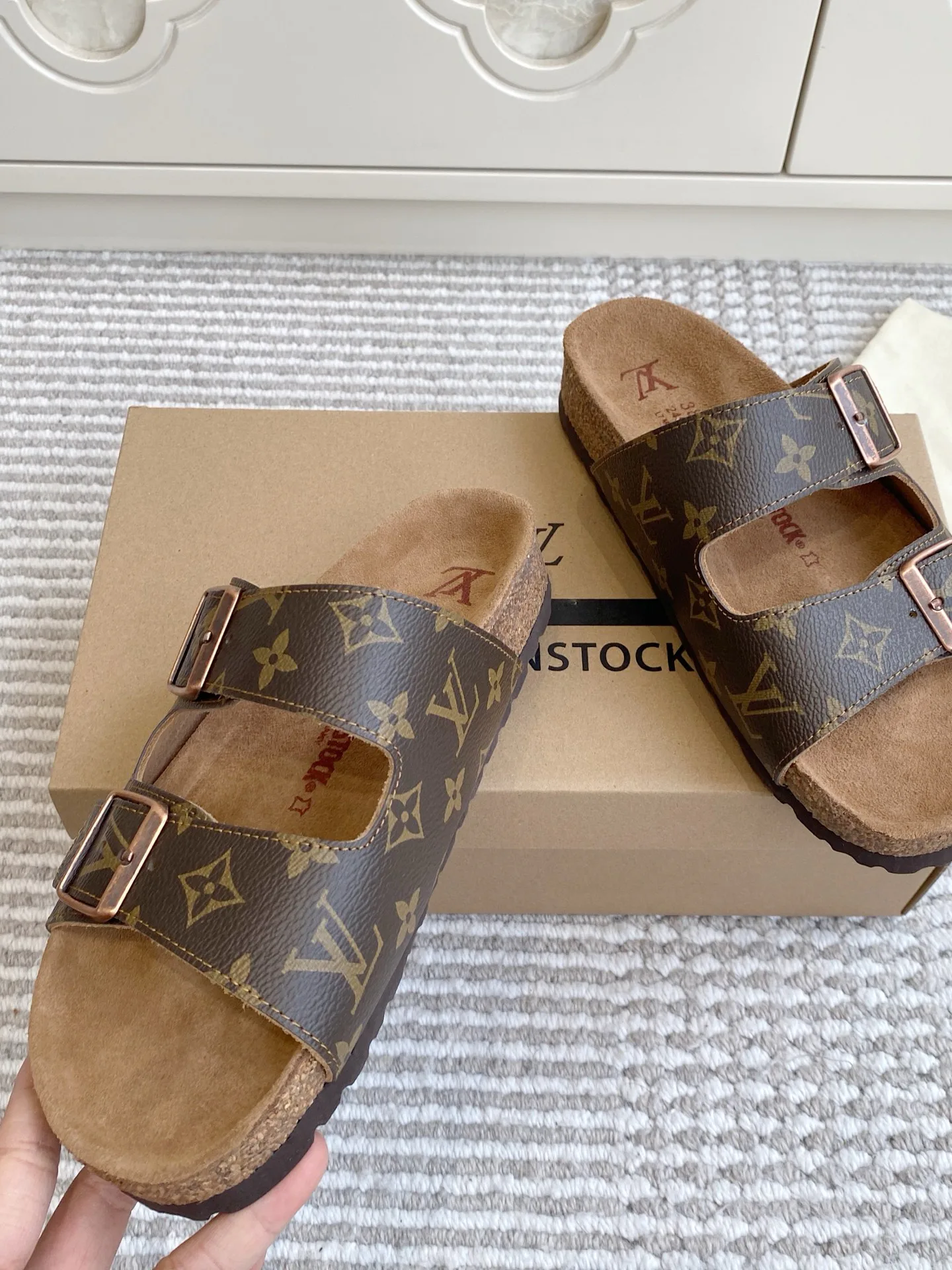Шлепанцы Женские Louis Vuitton 11599281