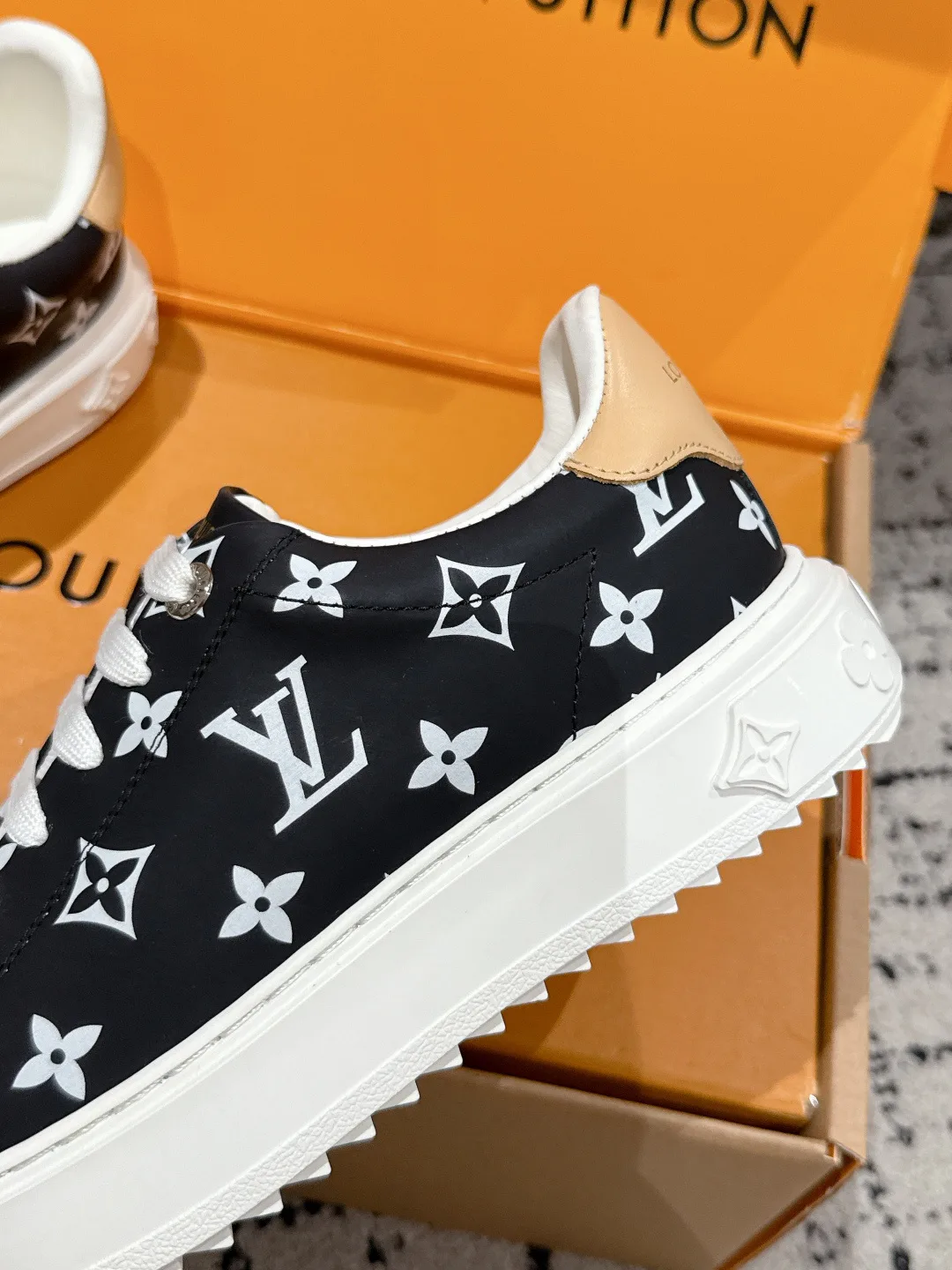 Кроссовки Женские Louis Vuitton 4502490