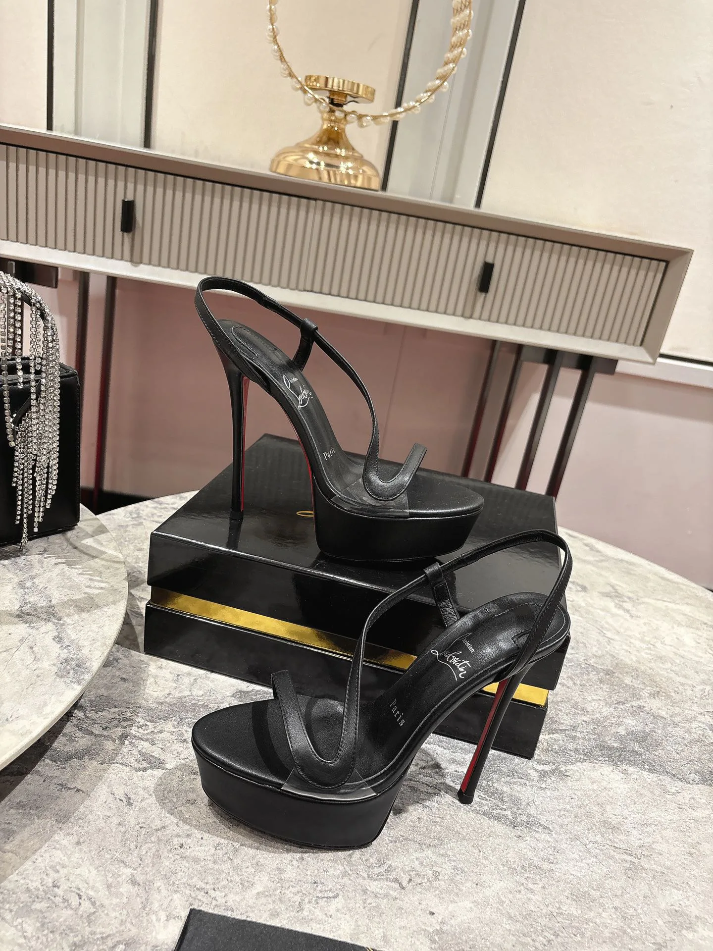 Босоножки Женские Christian Louboutin 19581793
