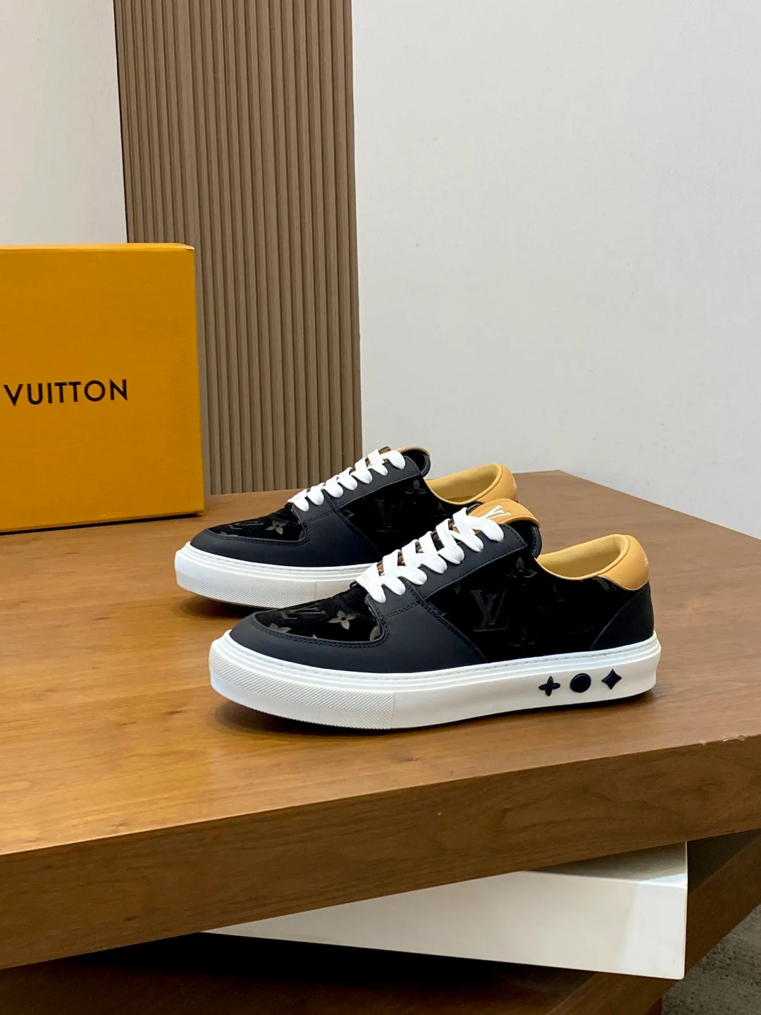 Кроссовки Мужские Louis Vuitton 19054356
