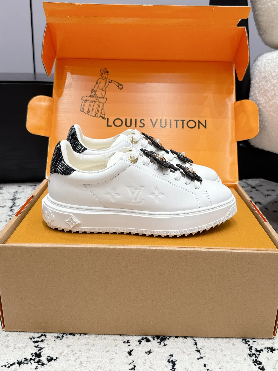 Кроссовки Женские Louis Vuitton 19587185