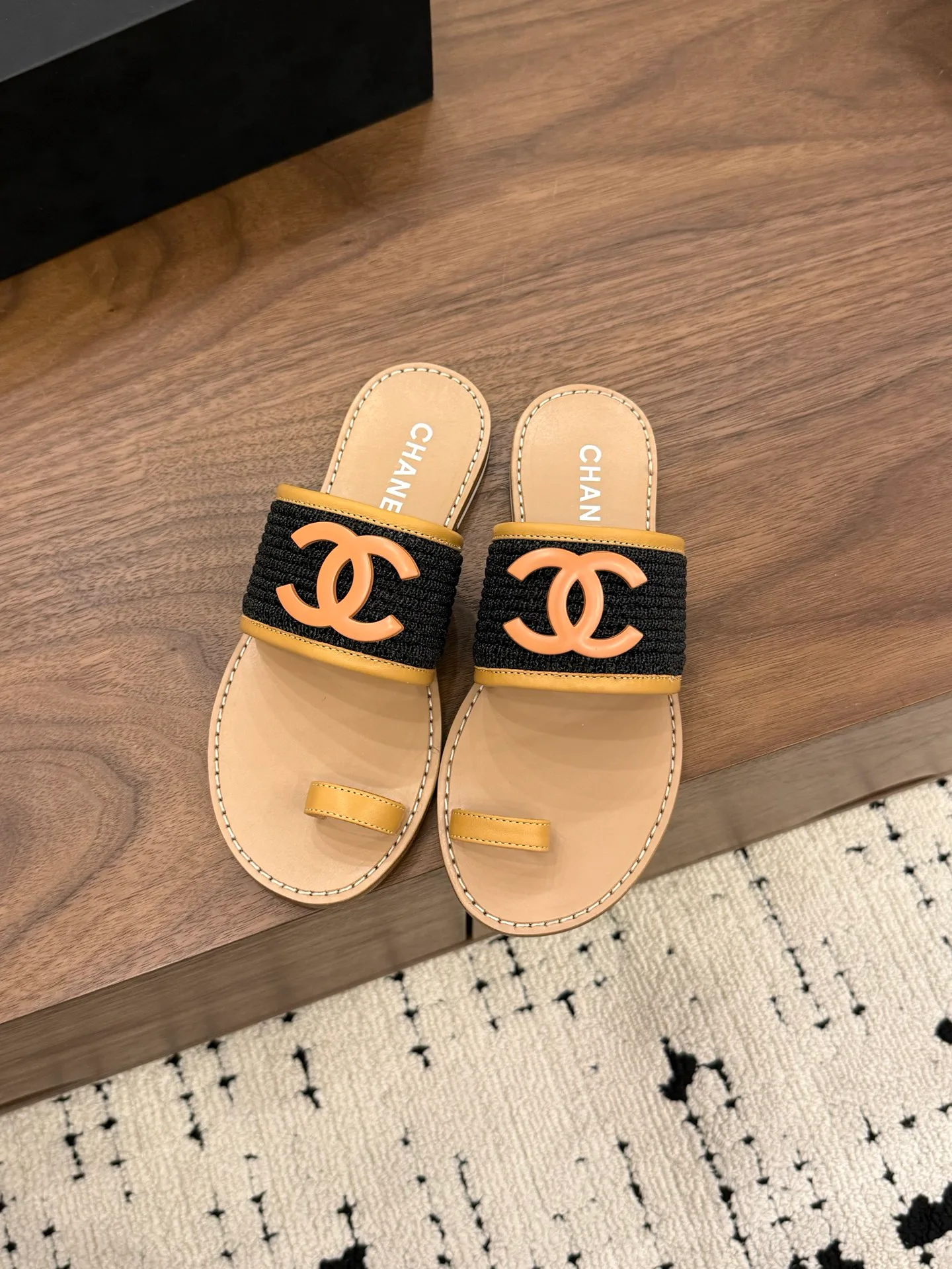Шлепанцы Женские Chanel 11702055