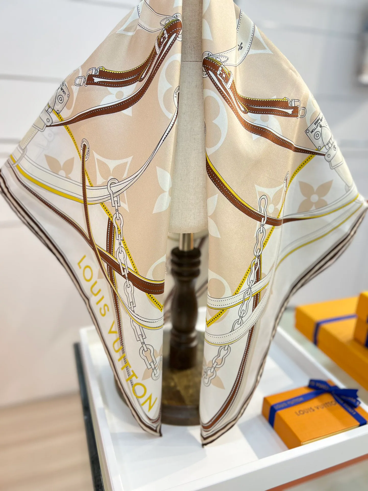 Шарфы Louis Vuitton 16271