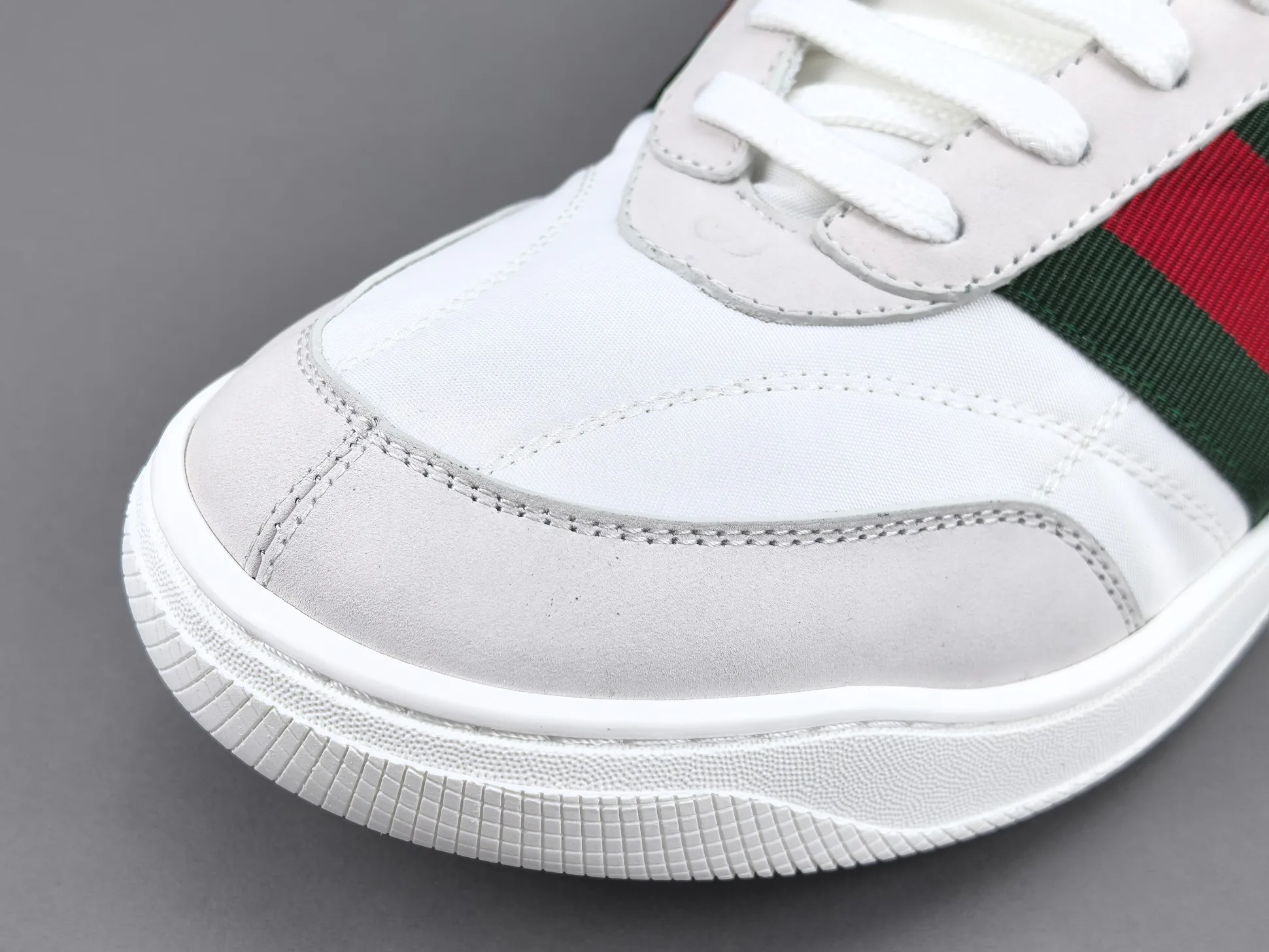 Кроссовки Женские Gucci 18552279