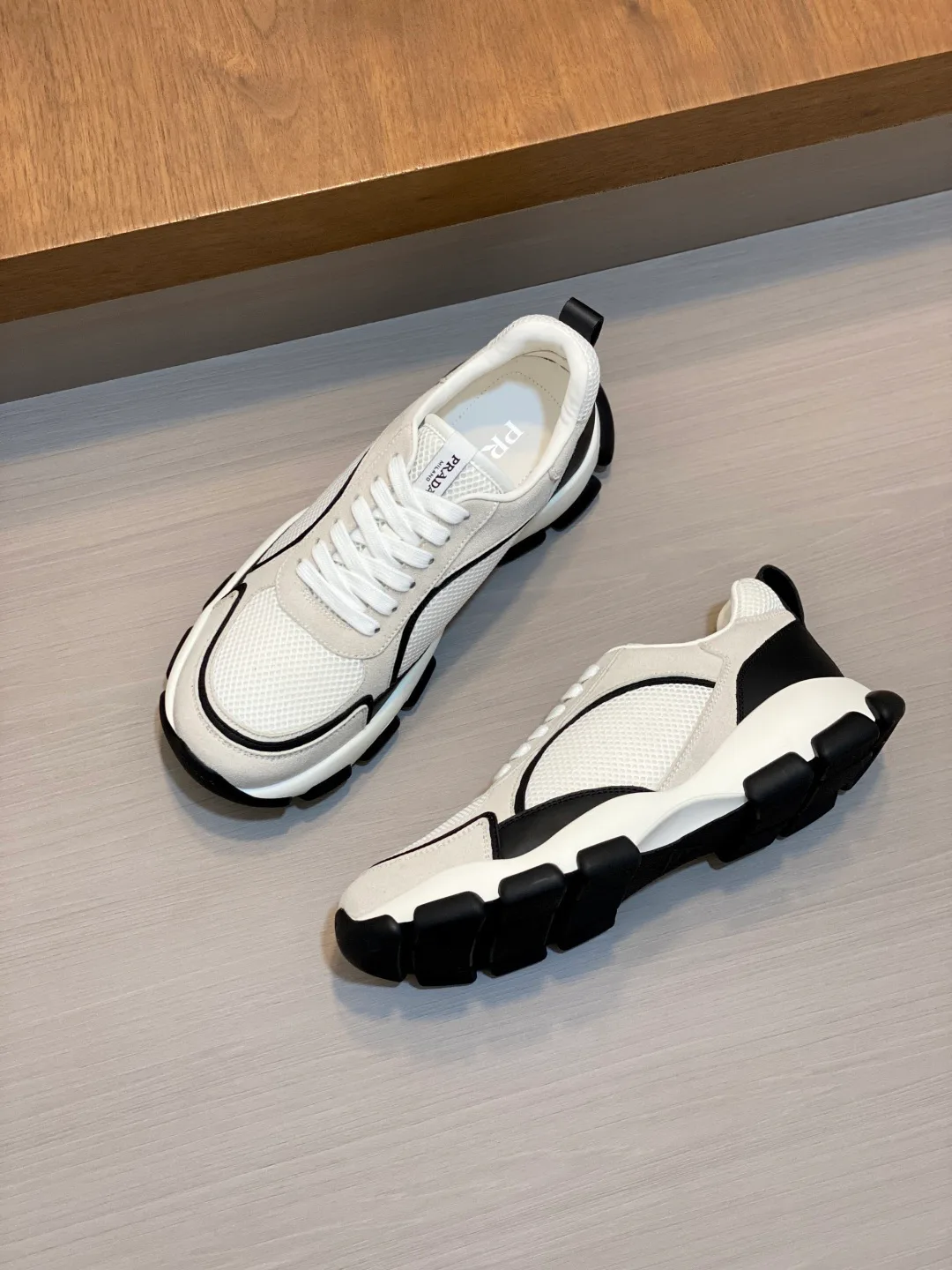 Кроссовки Женские Prada 18055233