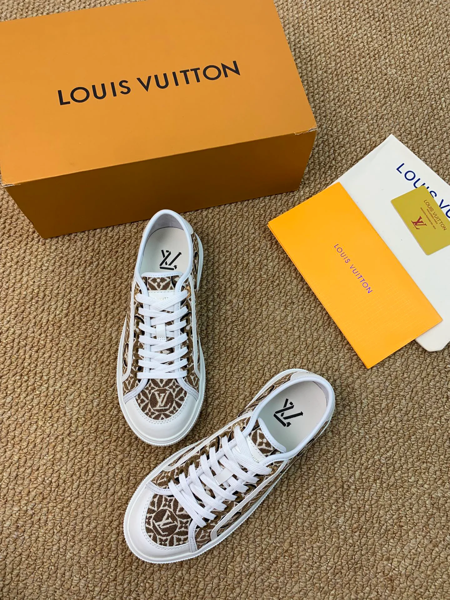 Кроссовки Женские Louis Vuitton 17545200