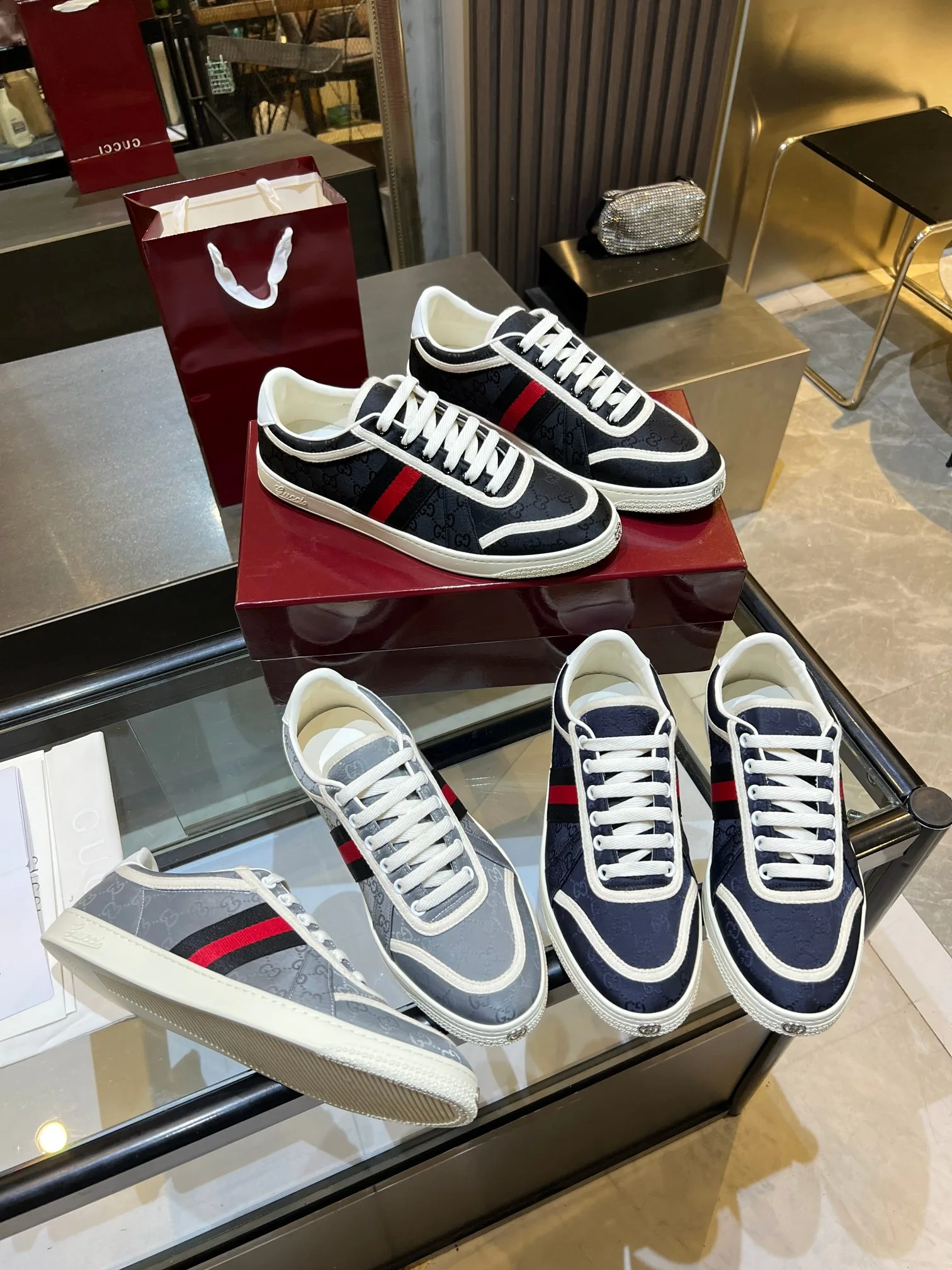 Кроссовки Женские Gucci 19811675