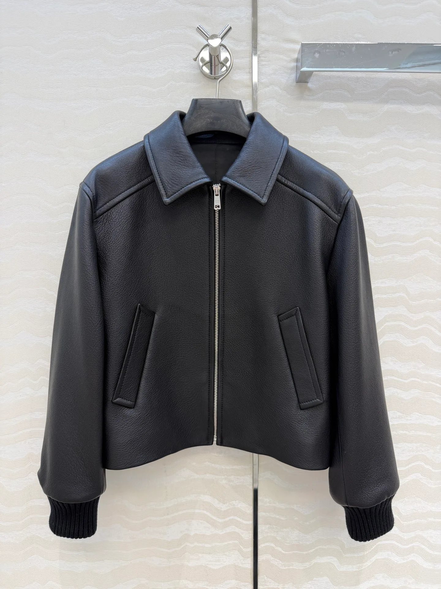 Кожаные Куртки И Дублёнки Женские Prada 18601537