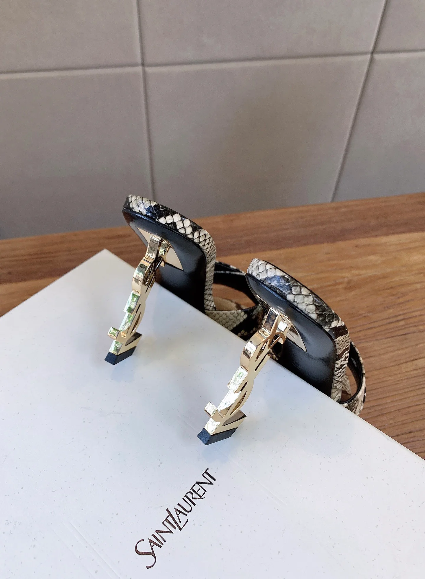 Босоножки Женские Saint Laurent 18466540