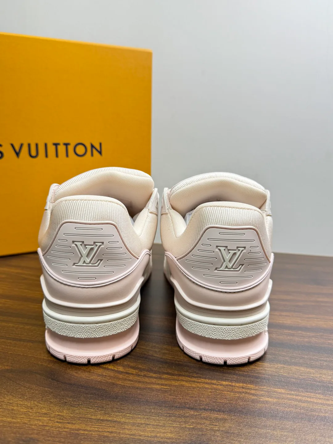 Кроссовки Женские Louis Vuitton 20143403