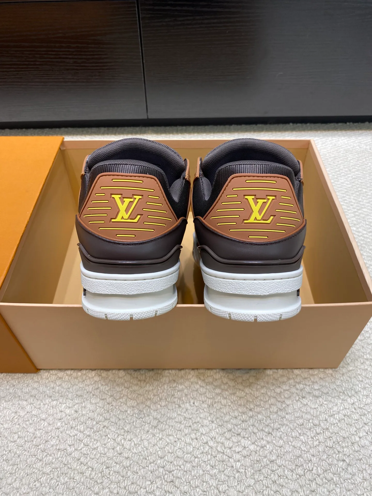 Кроссовки Женские Louis Vuitton 17969022