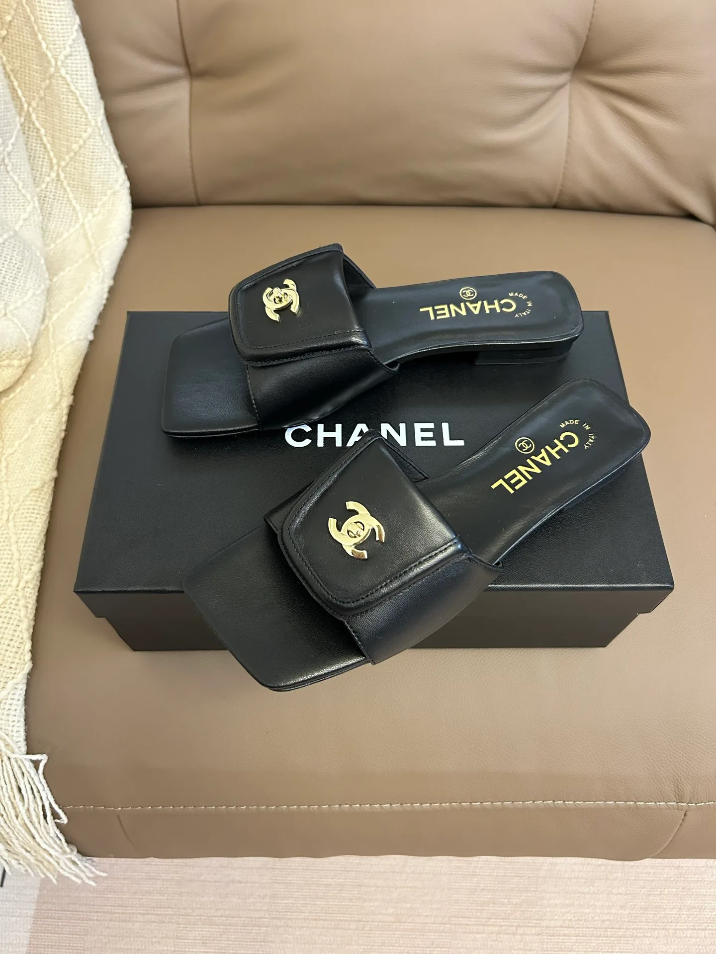 Шлепанцы Женские Chanel 13108910