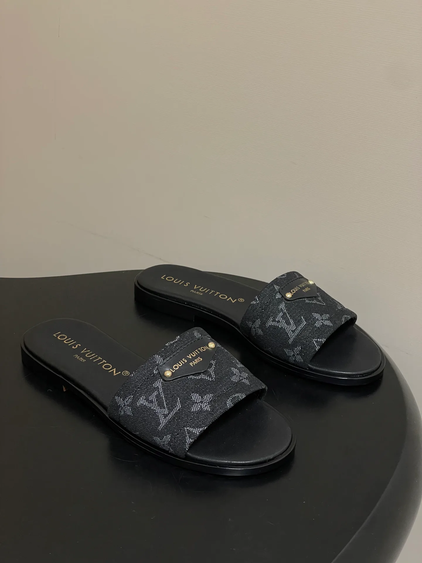 Шлепанцы Женские Louis Vuitton 3361692