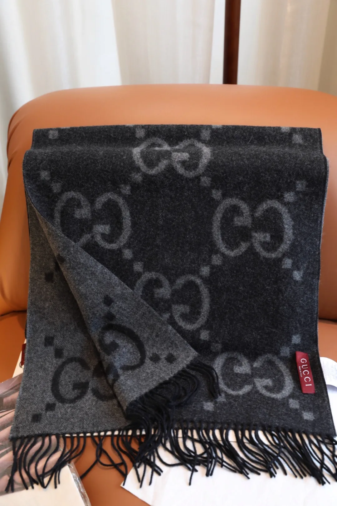 Шарфы Gucci 18265971