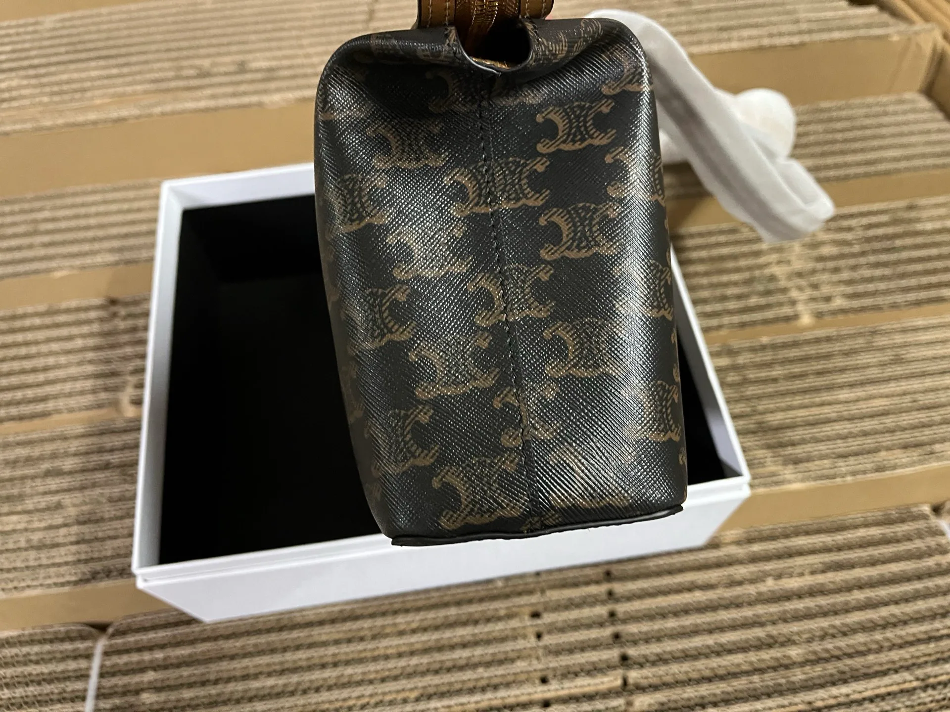 Классические Сумки Женские Celine 18223207