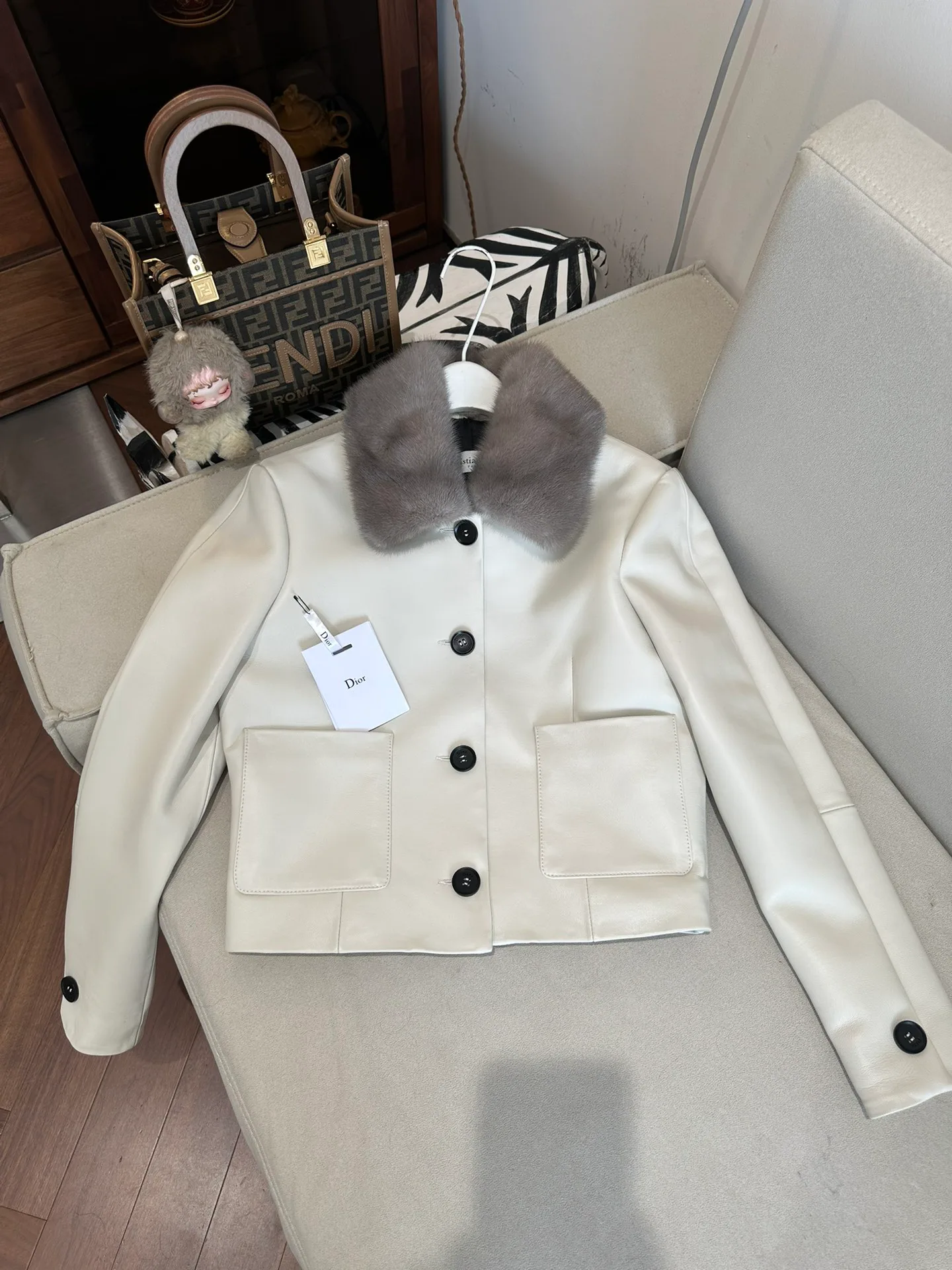 Кожаные Куртки И Дублёнки Женские Christian Dior 2742083