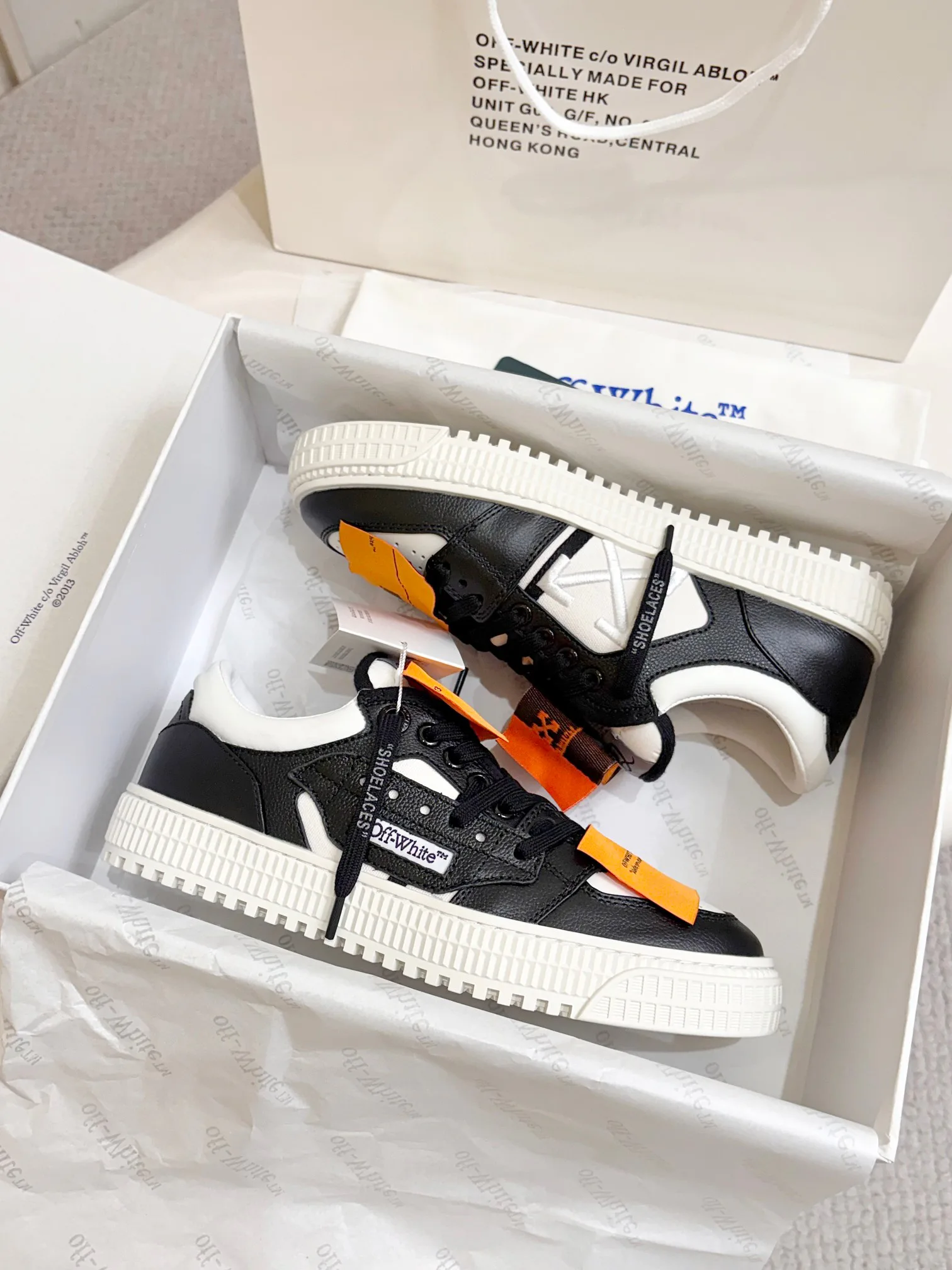 Кроссовки Женские Off-White 18103210