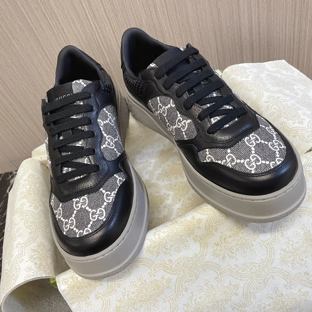 Кроссовки Женские Gucci 18011329