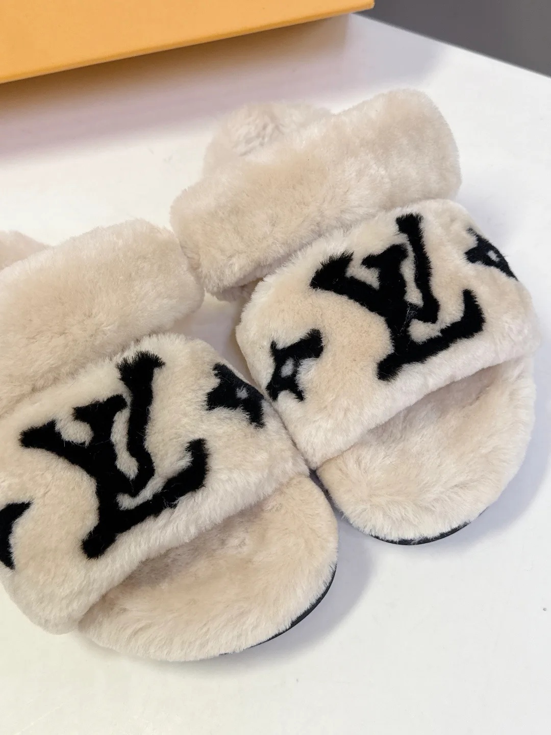 Тапочки Женские Louis Vuitton 736312