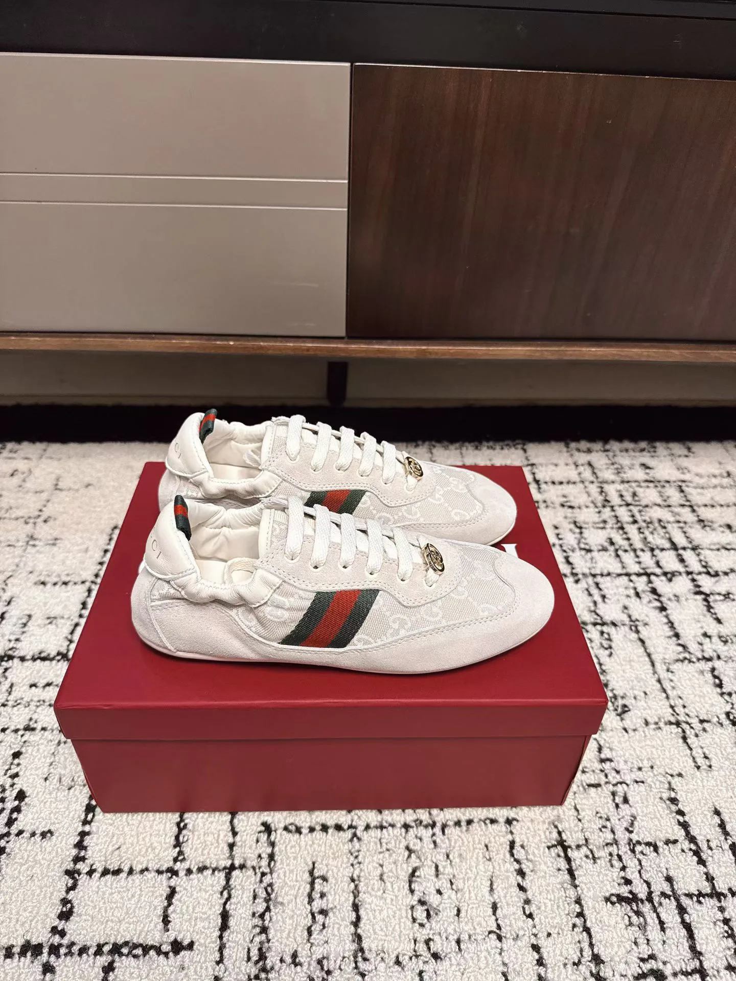 Кроссовки Женские Gucci 736015