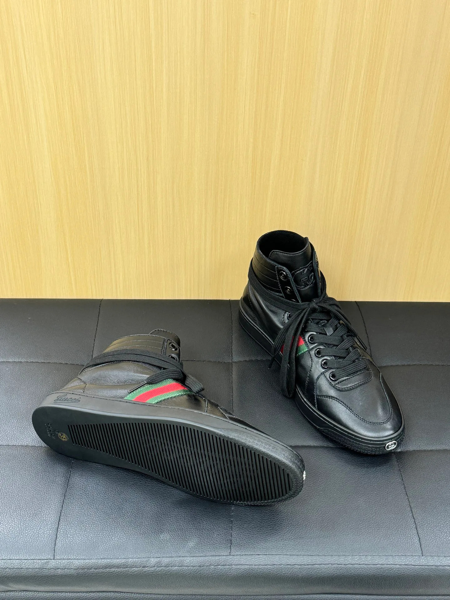 Кроссовки Женские Gucci 18708936