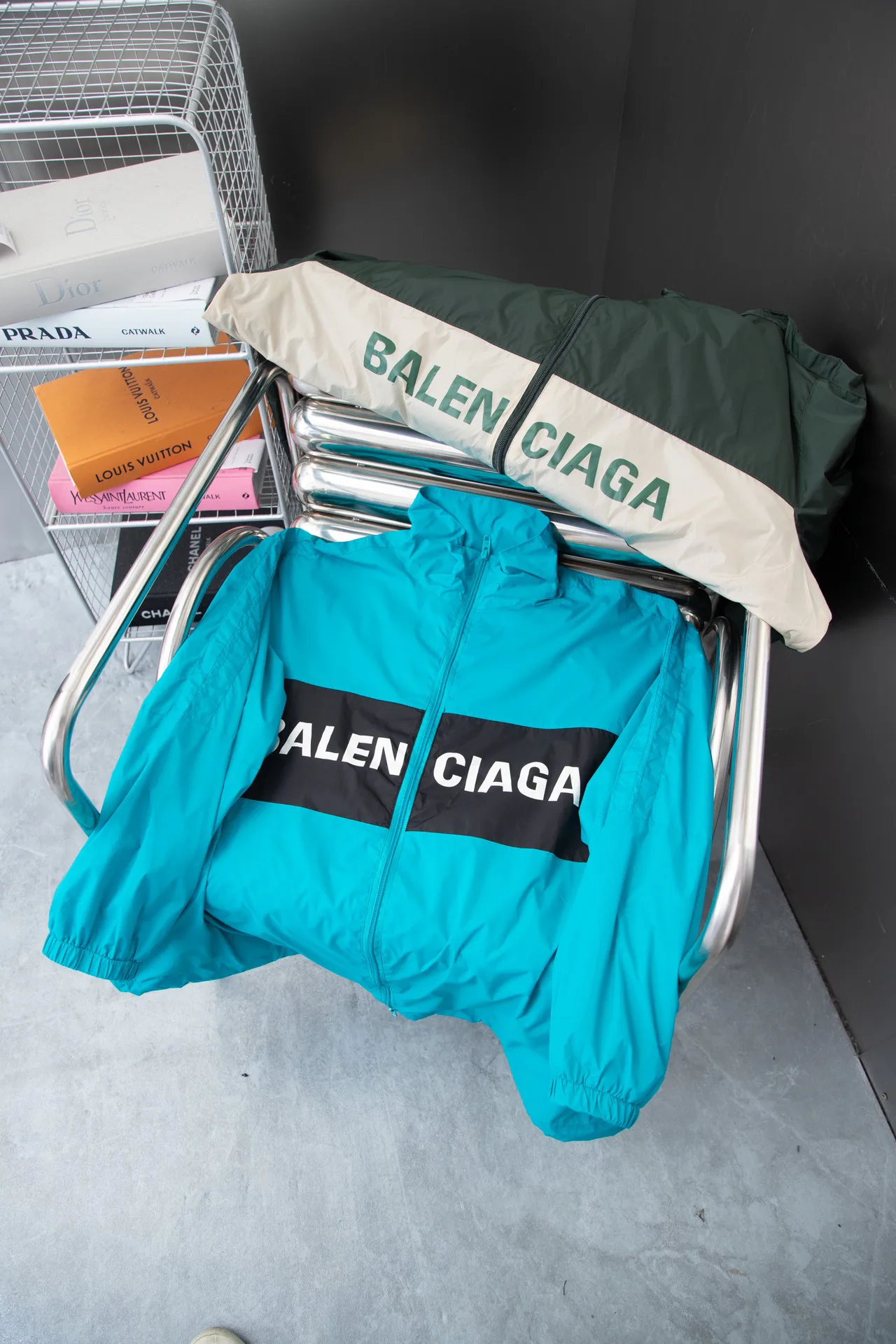 Куртки Женские Balenciaga Куртки Женские Balenciaga