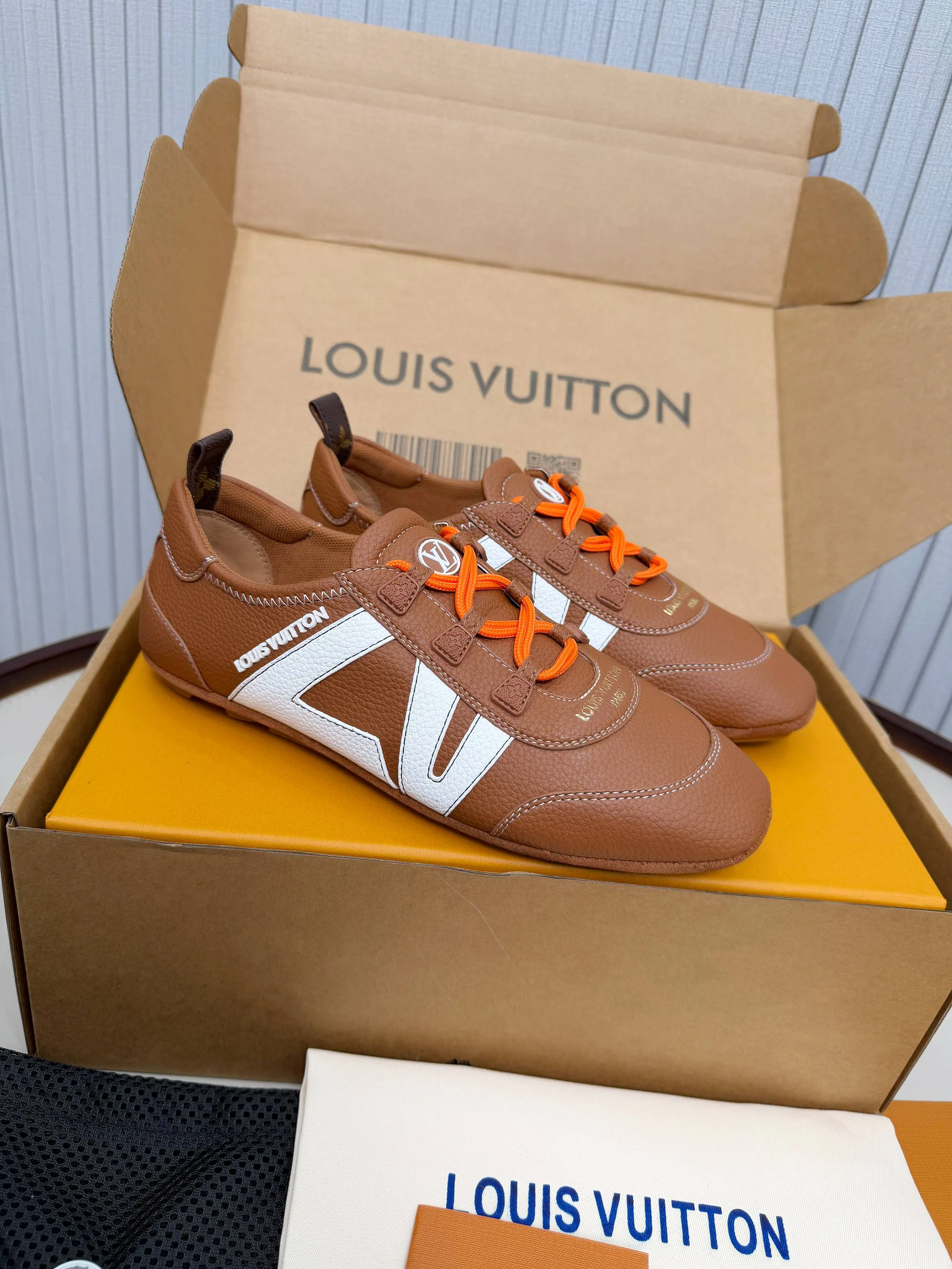 Кроссовки Женские Louis Vuitton 11517907