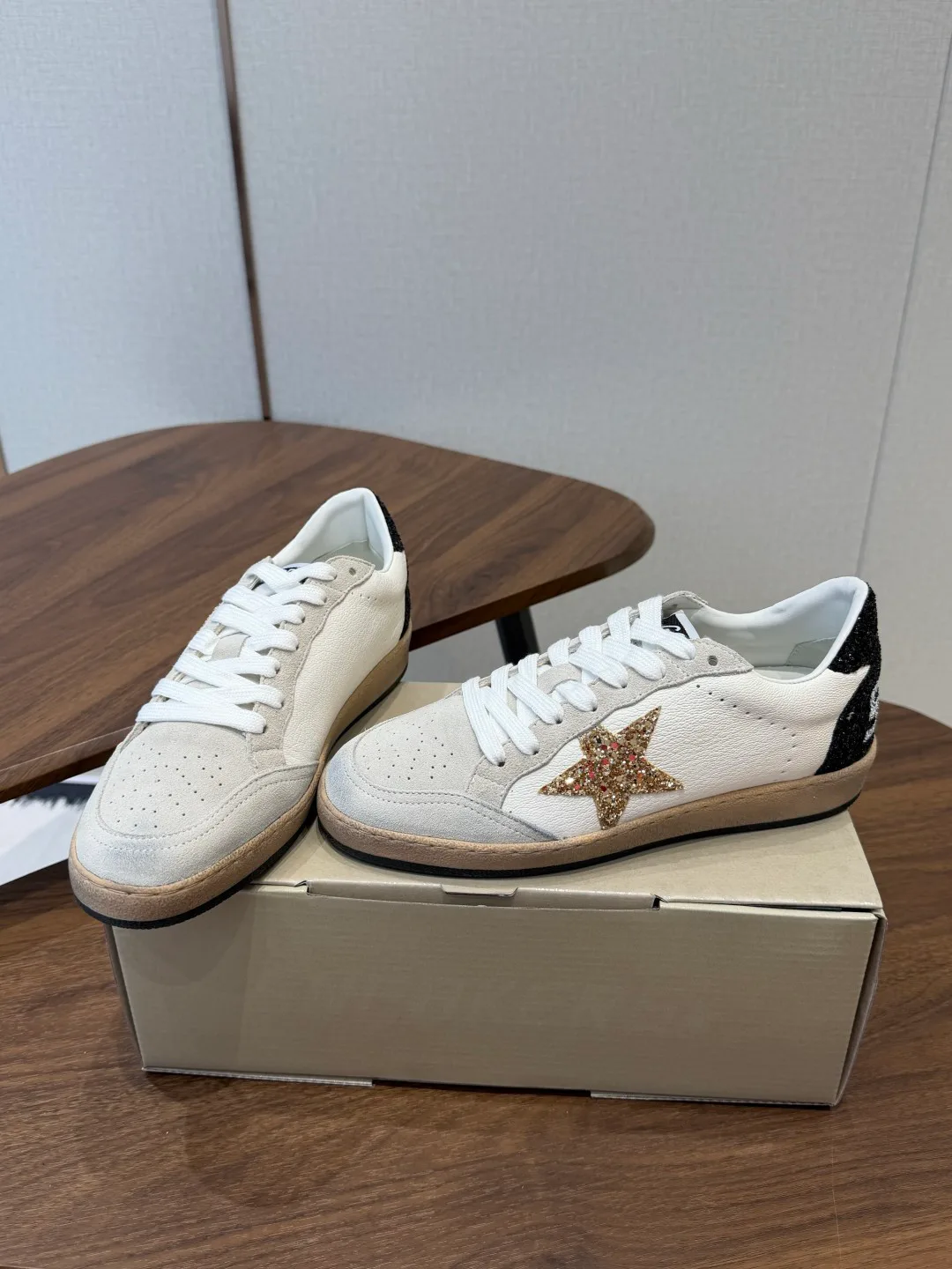 Кроссовки Женские Golden Goose 18357253