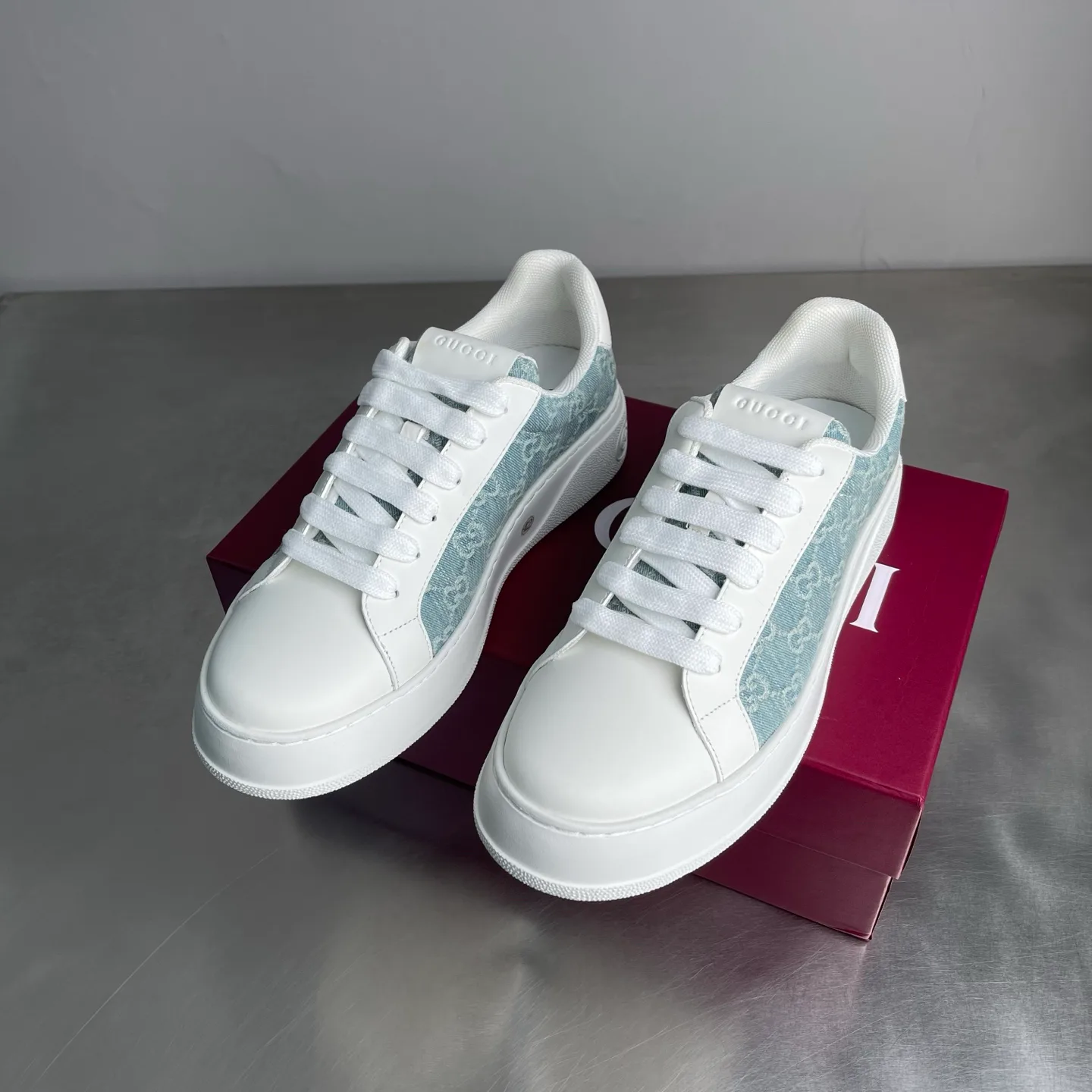Кроссовки Женские Gucci 18950918