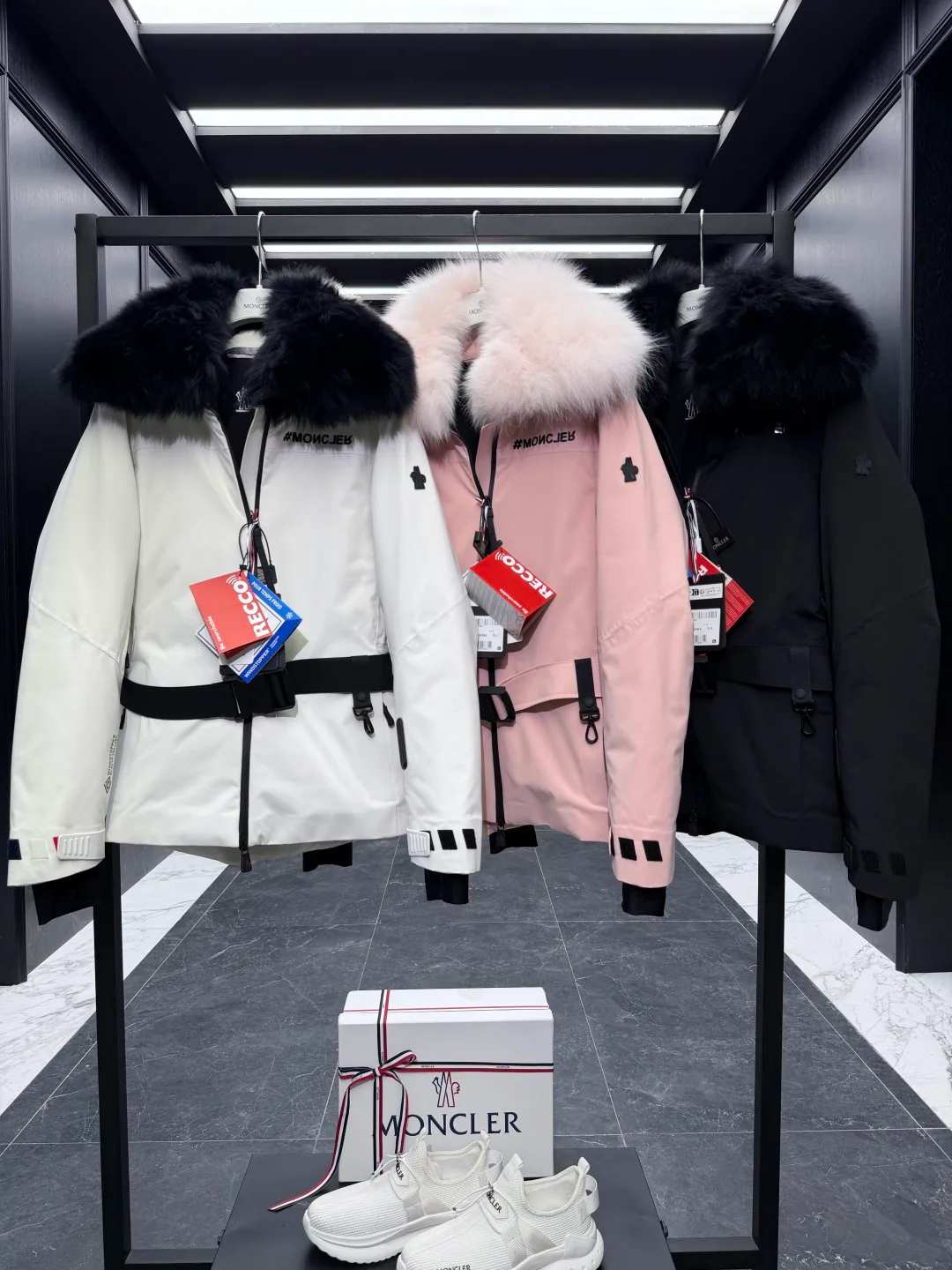 Куртки И Пуховики Женские Moncler 18133611