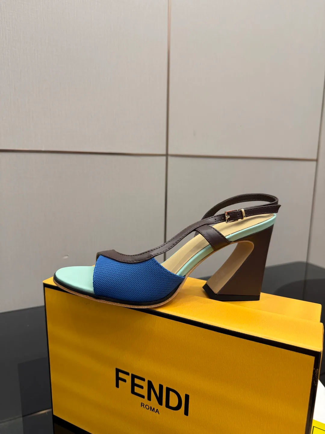 Туфли Женские Fendi 11755384