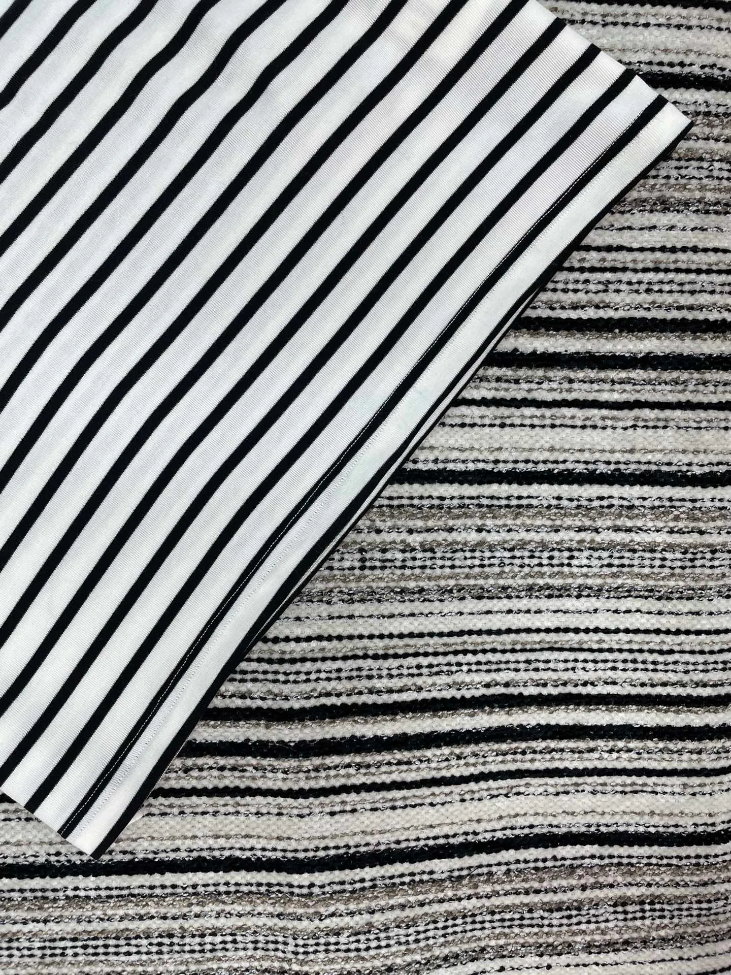 Футболки Женские Saint Laurent 681833