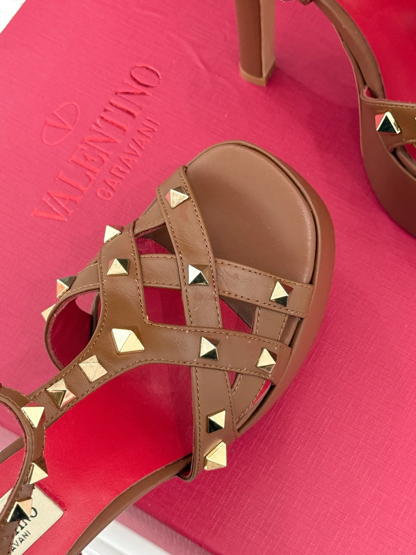 Босоножки Женские Valentino 18198292