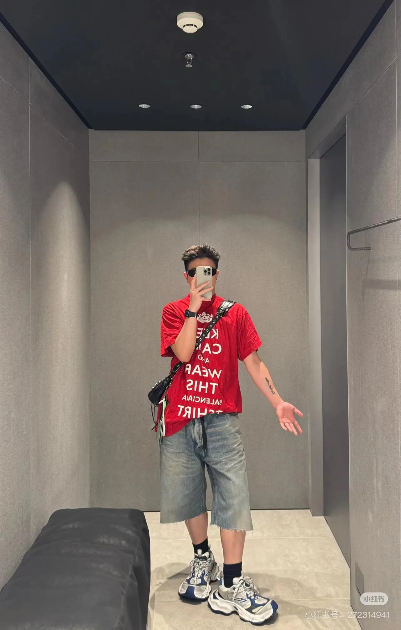 Футболки Женские Balenciaga 3606