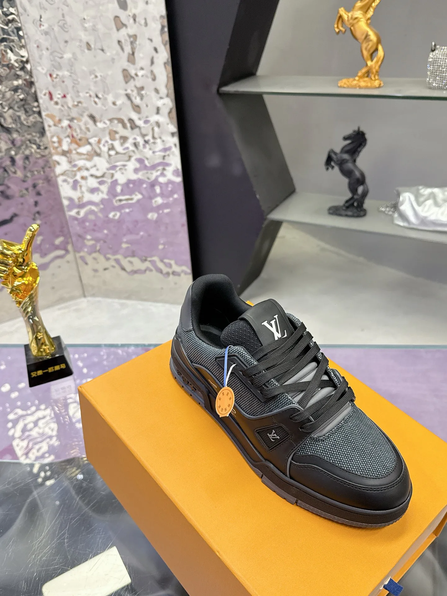 Кроссовки Женские Louis Vuitton 890296