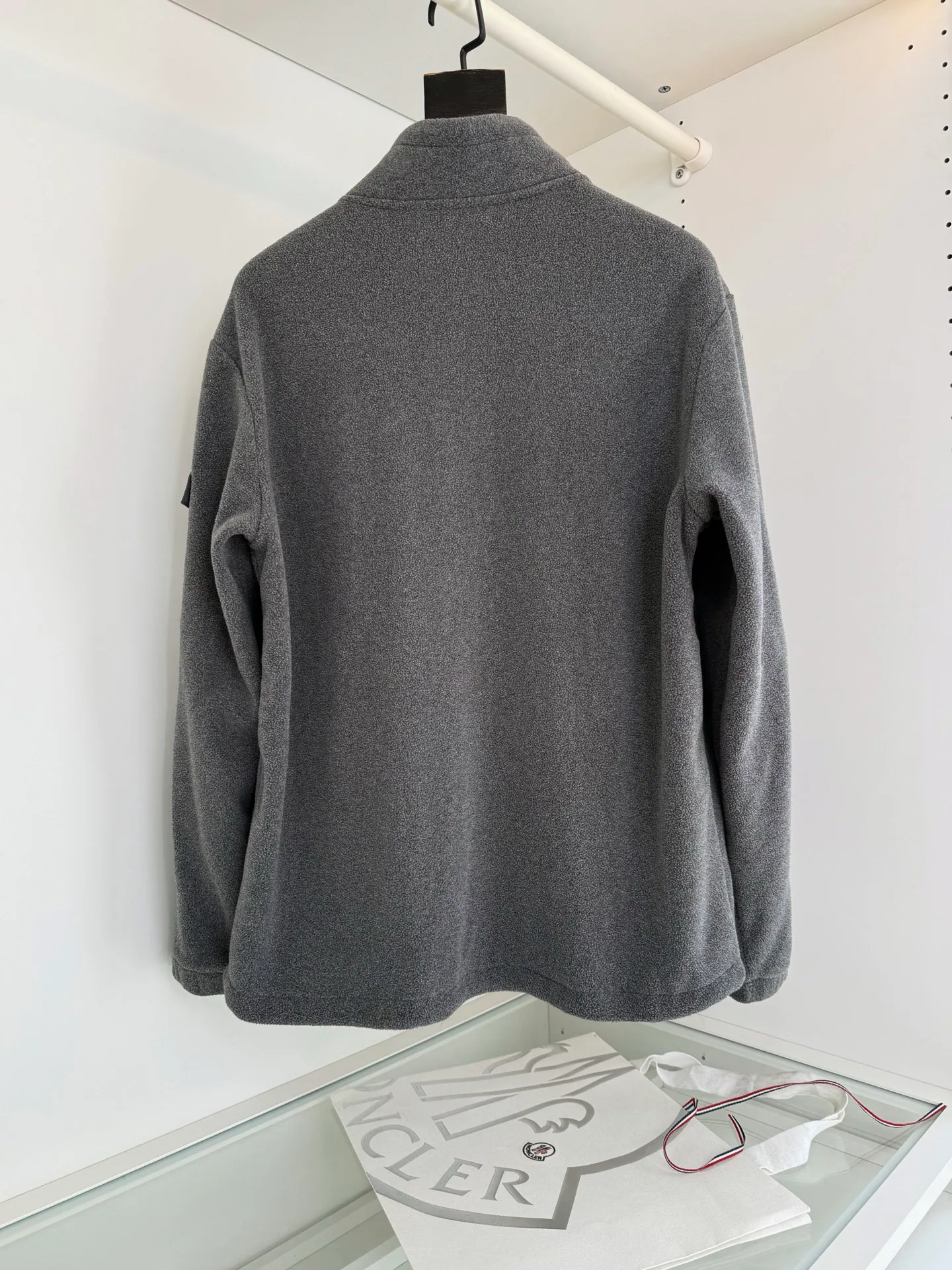 Куртки И Пуховики Мужские Moncler 18244517