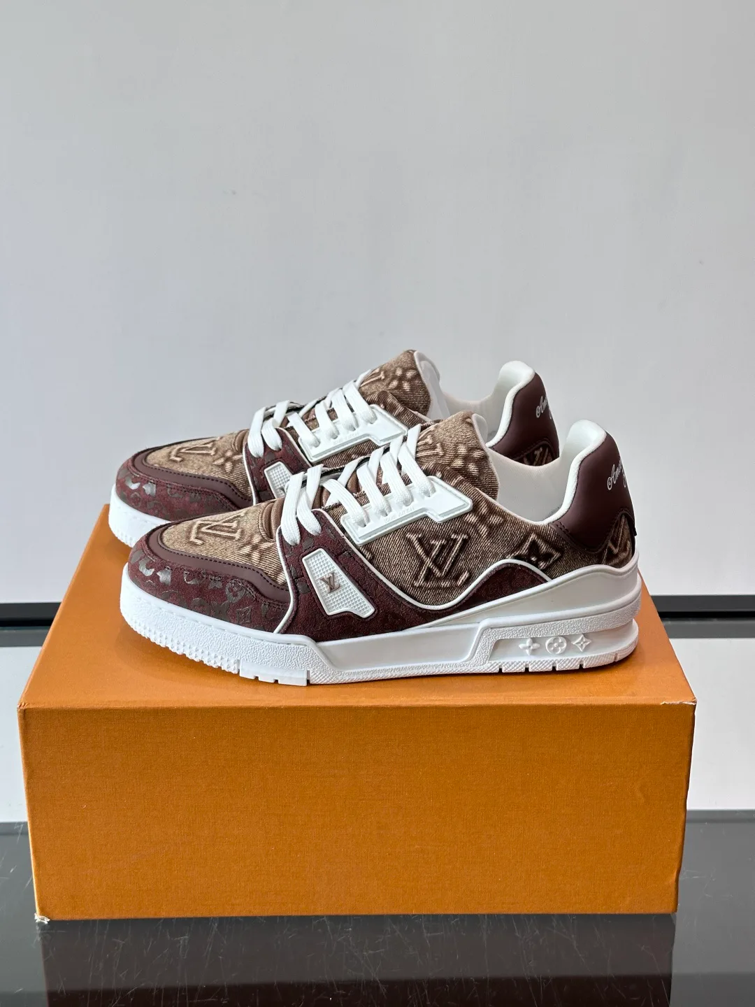 Кроссовки Женские Louis Vuitton 17466868