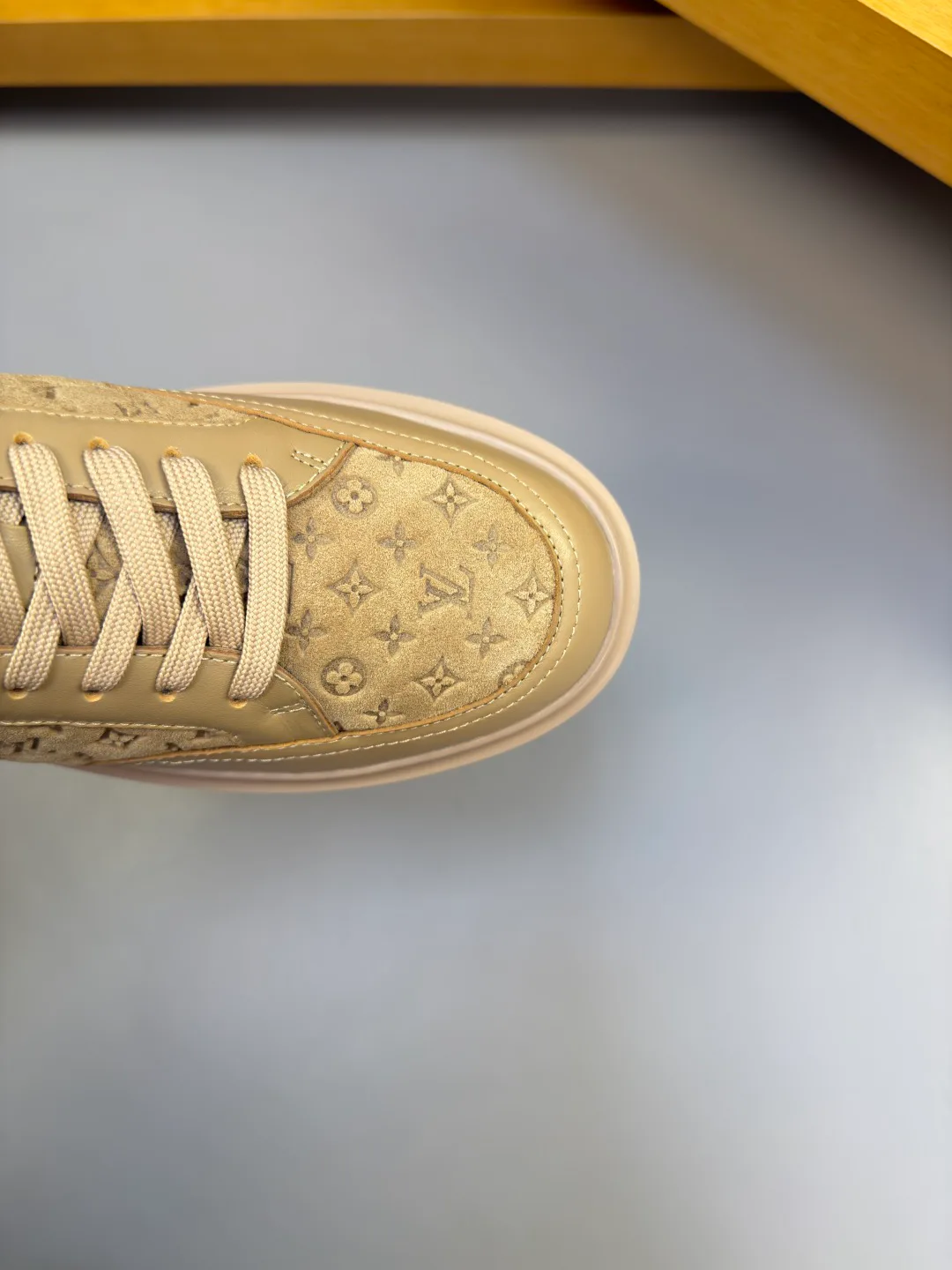 Кроссовки Женские Louis Vuitton 17765804