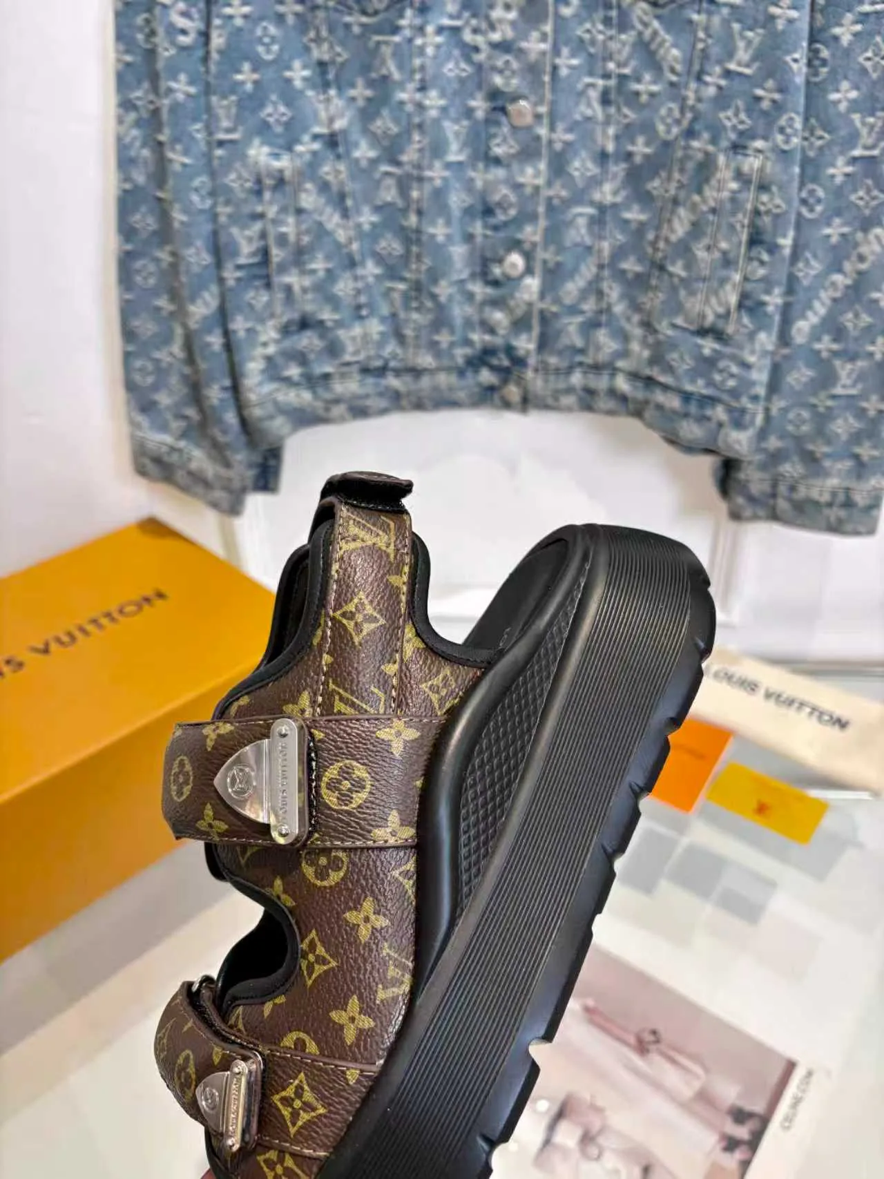 Сандалии Женские Louis Vuitton 11019571