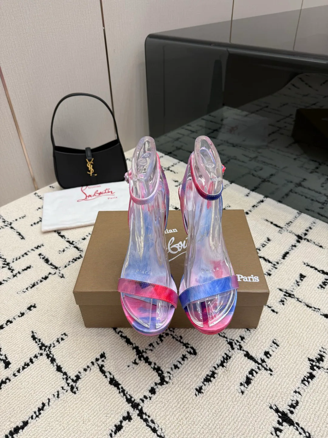 Босоножки Женские Christian Louboutin 17234909