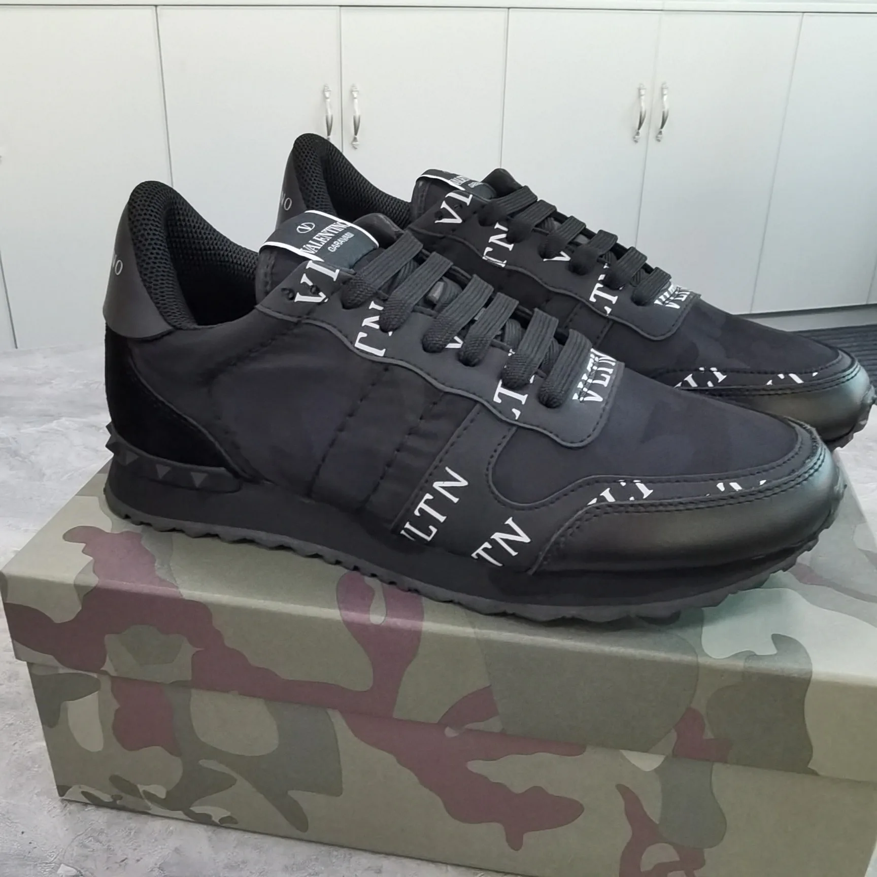 Кроссовки Женские Valentino 10736422