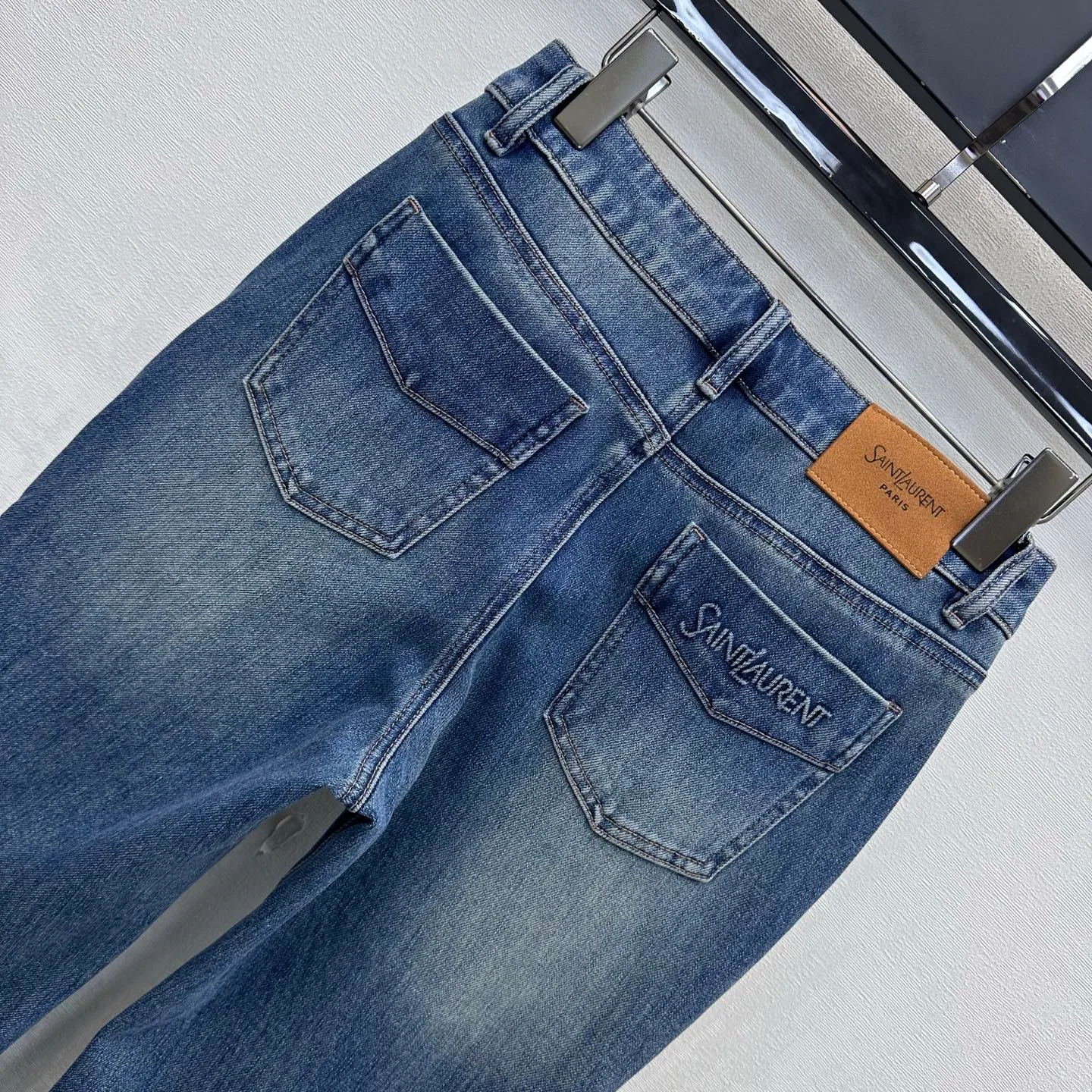 Джинсы Женские Saint Laurent 19167805