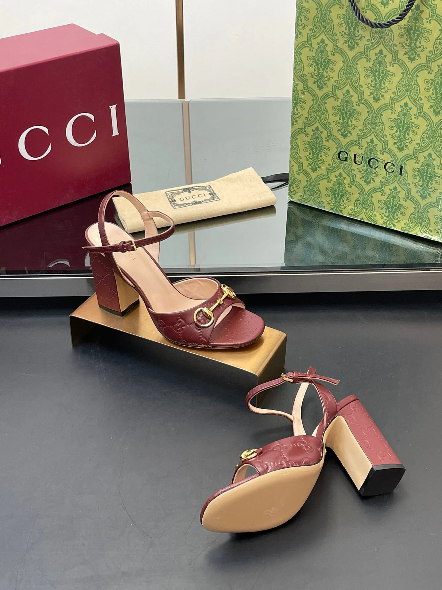 Босоножки Женские Gucci 17614707