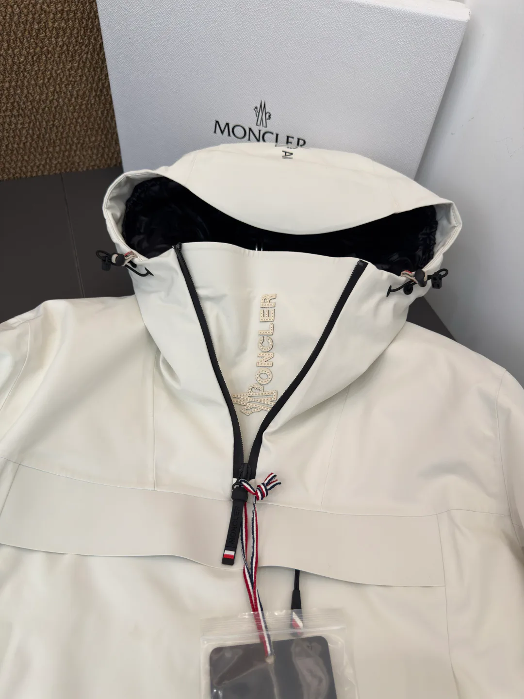 Куртки И Пуховики Женские Moncler 19580631