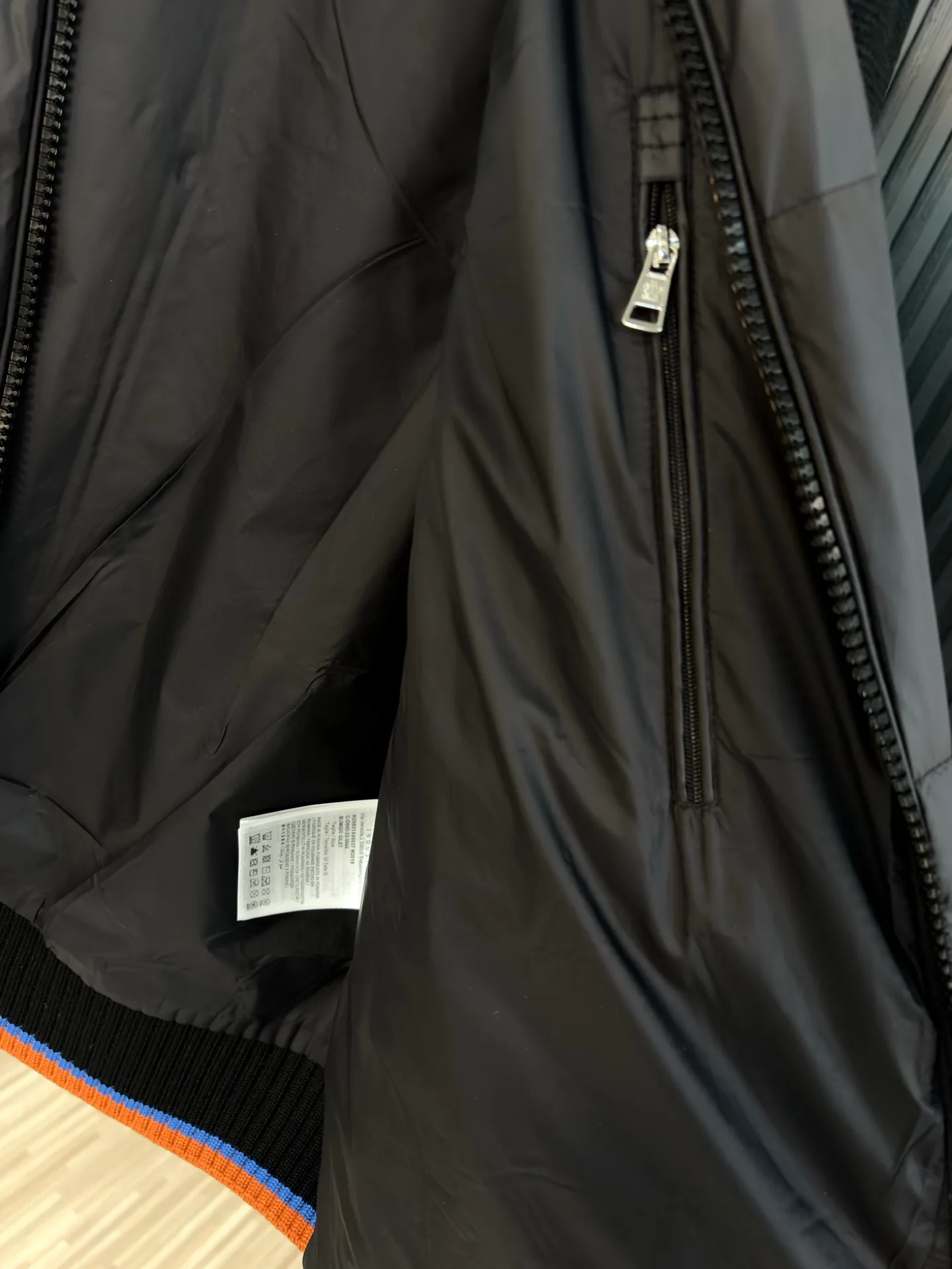 Куртки И Пуховики Мужские Moncler 18218455