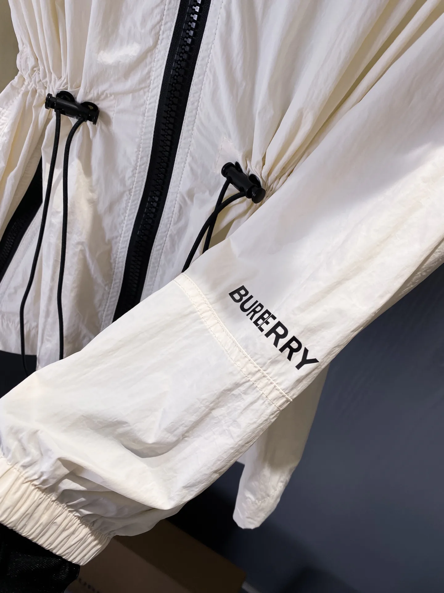 Куртки И Пуховики Женские Burberry 11672144