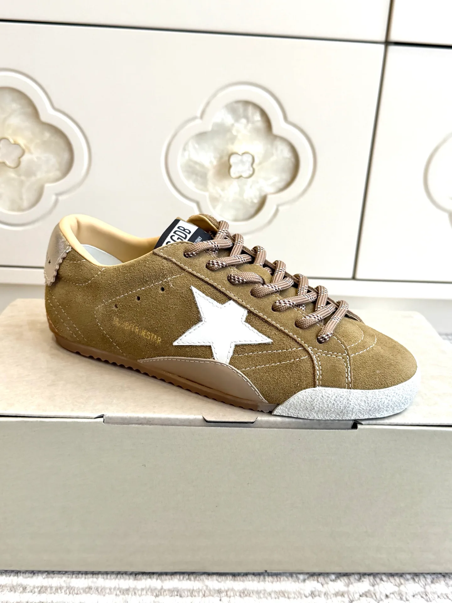 Кроссовки Женские Golden Goose 18360512