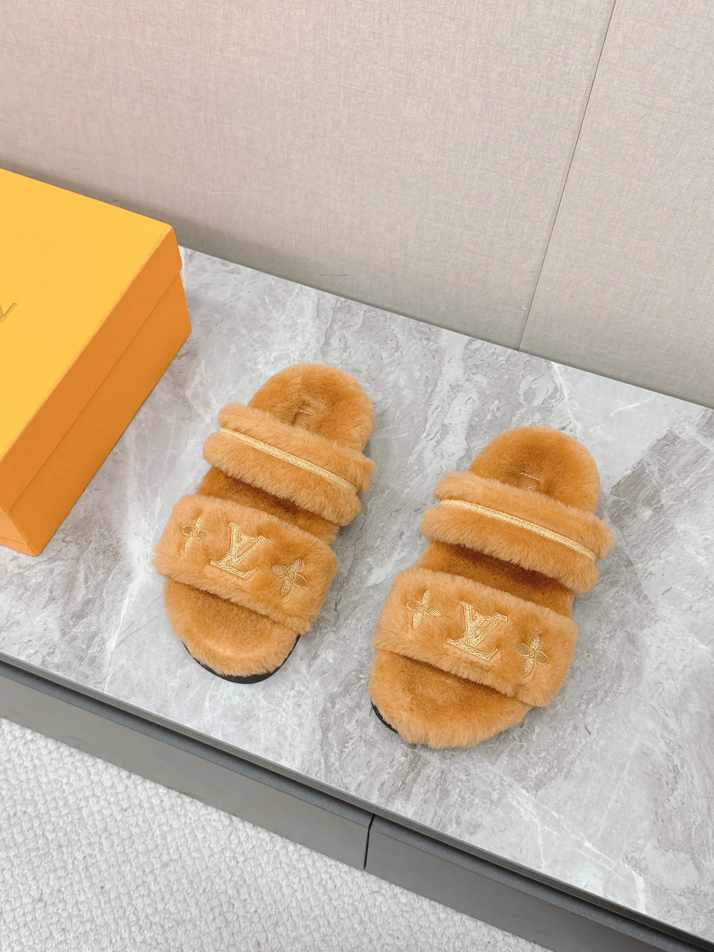 Тапочки Женские Louis Vuitton 137379